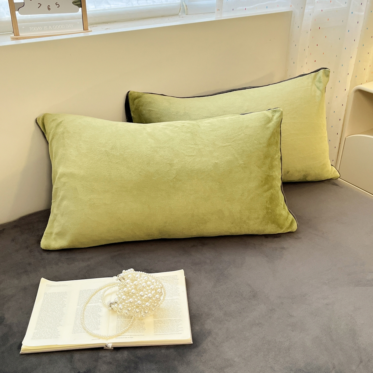 91家纺网 家纺一手货源 找家纺 颜选 2025新款纯色190克牛奶绒四件套 奶昔绿灰