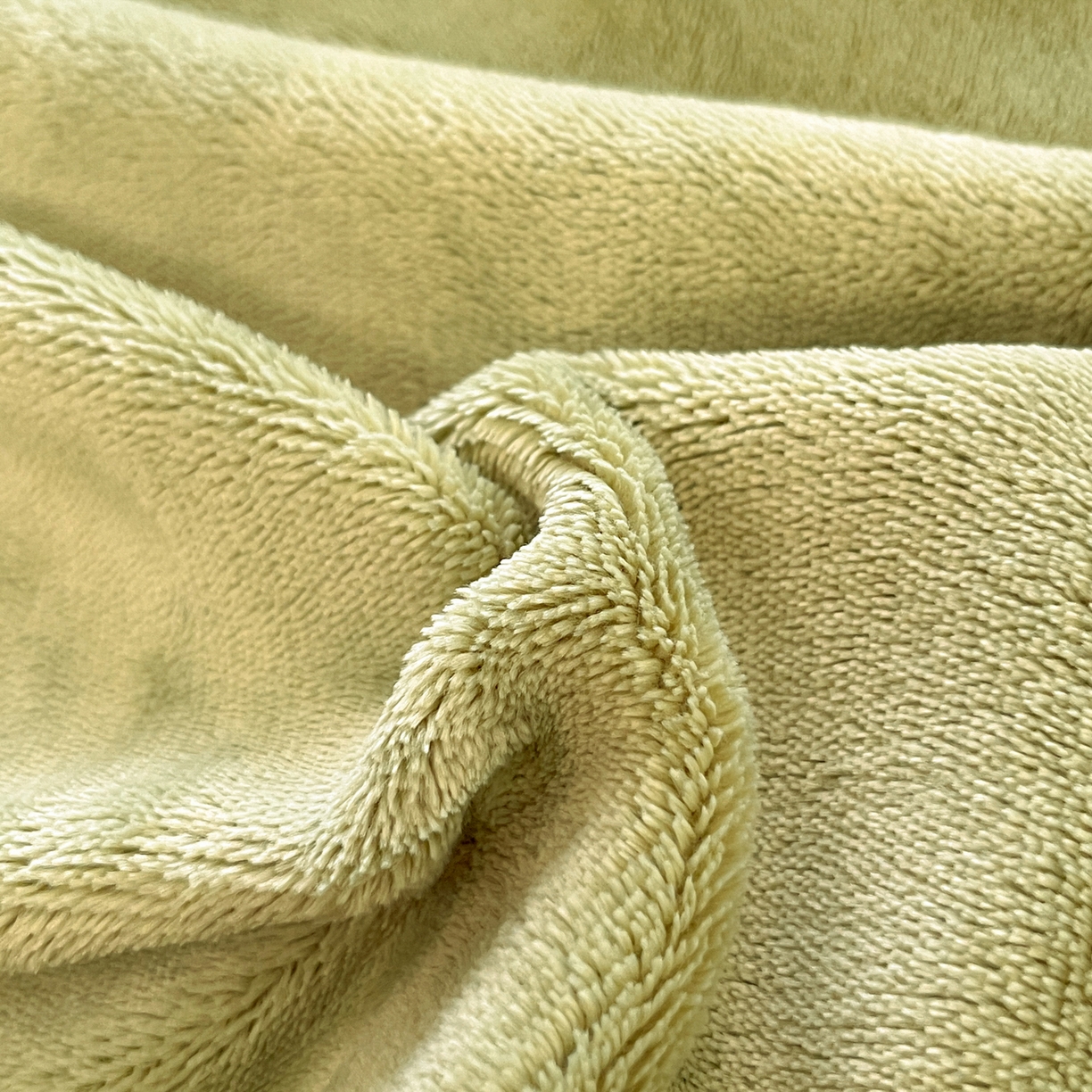 91家纺网 家纺一手货源 找家纺 颜选 2025新款纯色190克牛奶绒四件套 奶昔绿灰