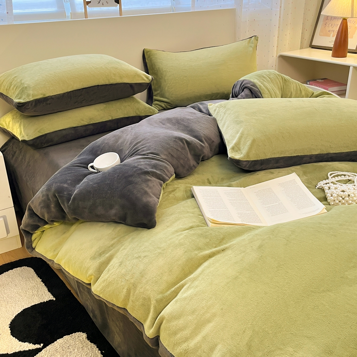 91家纺网 家纺一手货源 找家纺 颜选 2025新款纯色190克牛奶绒四件套 奶昔绿灰