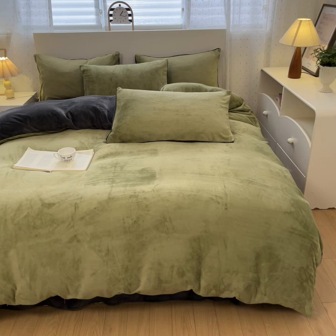 91家纺网 家纺一手货源 找家纺 颜选 2025新款纯色190克牛奶绒四件套 奶昔绿灰
