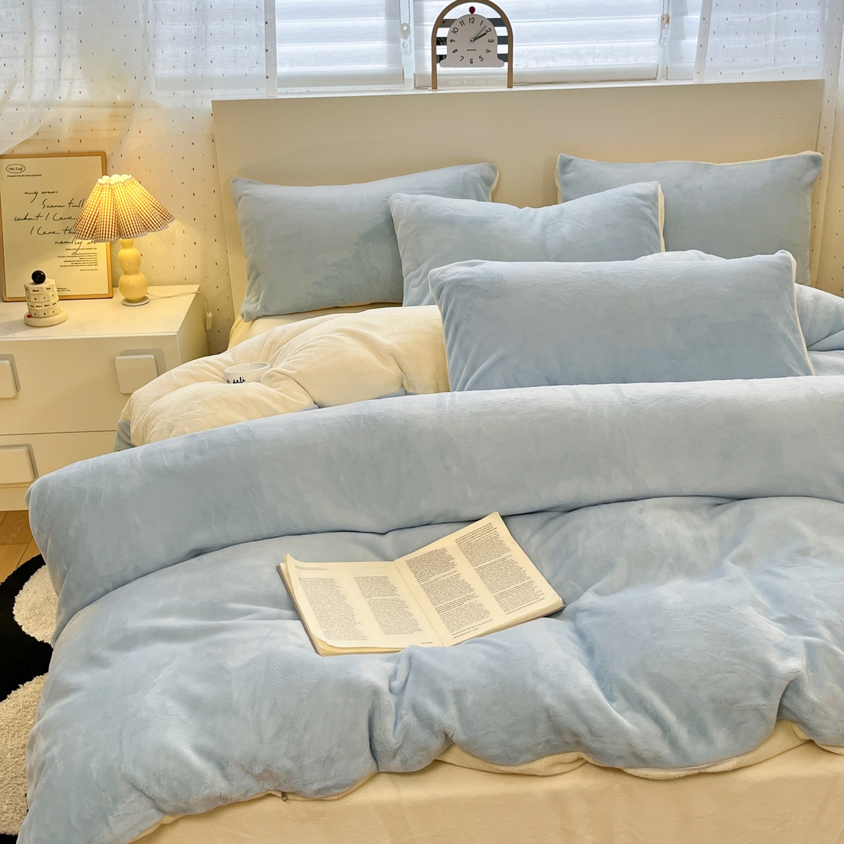 91家纺网 家纺一手货源 找家纺 颜选 2025新款纯色190克牛奶绒四件套 奶油黄蓝