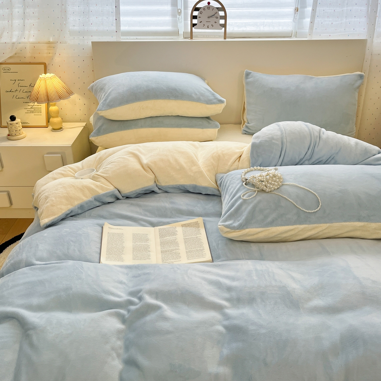 91家纺网 家纺一手货源 找家纺 颜选 2025新款纯色190克牛奶绒四件套 奶油黄蓝