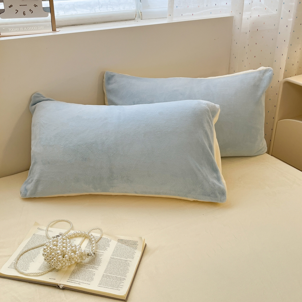 91家纺网 家纺一手货源 找家纺 颜选 2025新款纯色190克牛奶绒四件套 奶油黄蓝