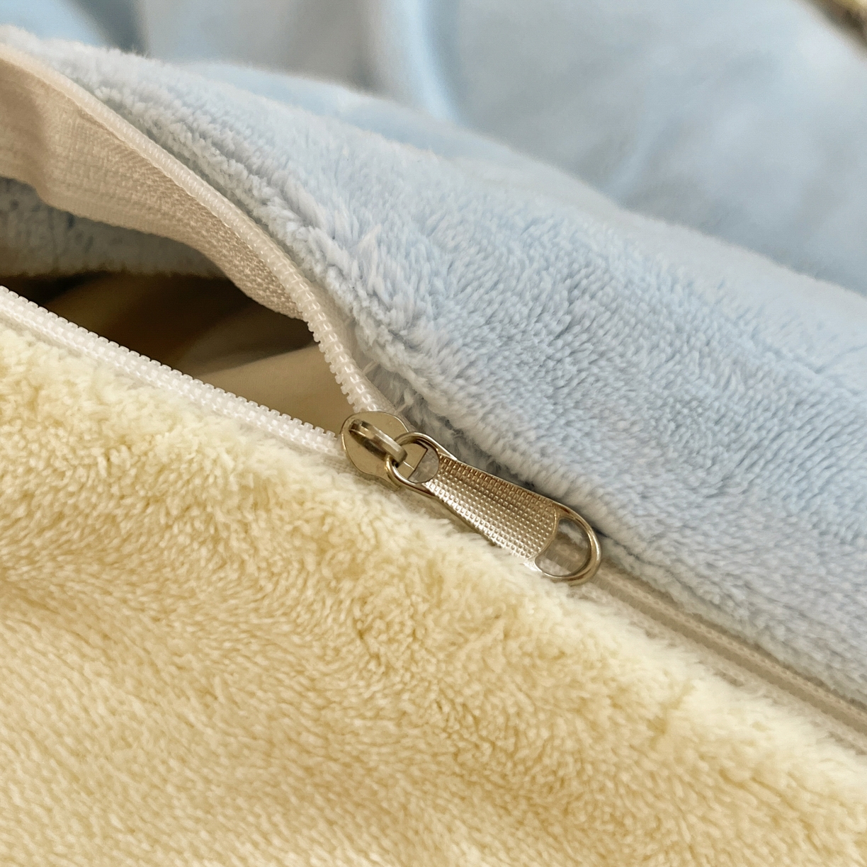 91家纺网 家纺一手货源 找家纺 颜选 2025新款纯色190克牛奶绒四件套 奶油黄蓝