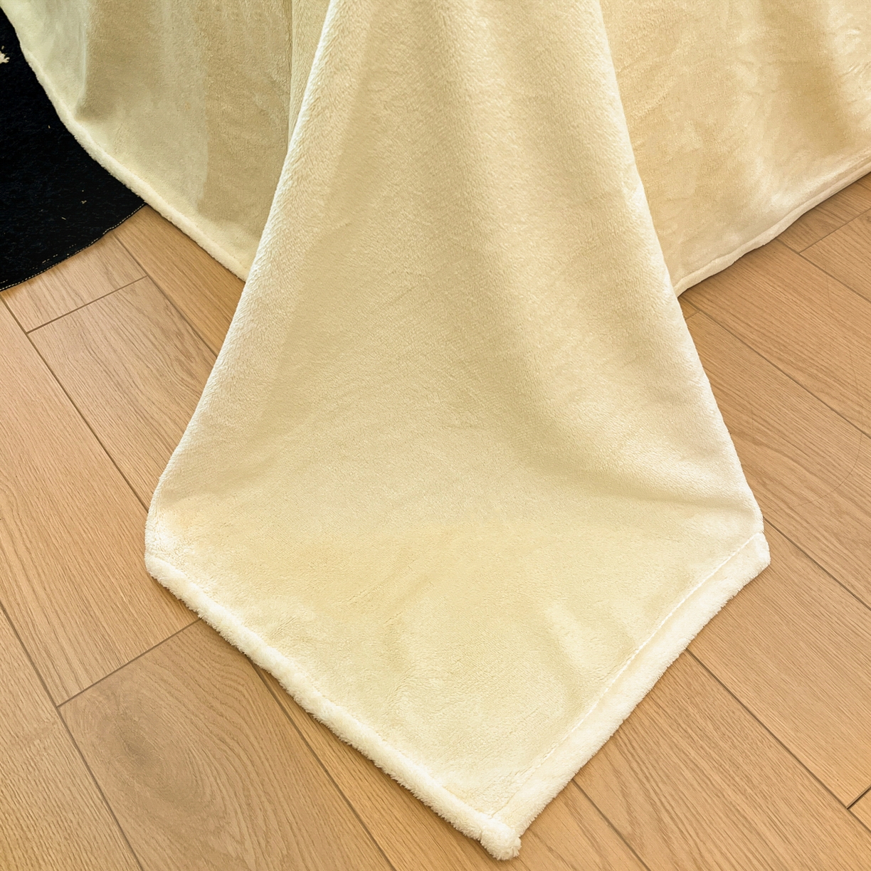 91家纺网 家纺一手货源 找家纺 颜选 2025新款纯色190克牛奶绒四件套 奶油黄蓝