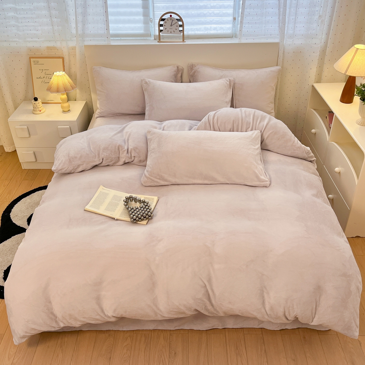 91家纺网 家纺一手货源 找家纺 颜选 2025新款纯色190克牛奶绒四件套 奶油灰