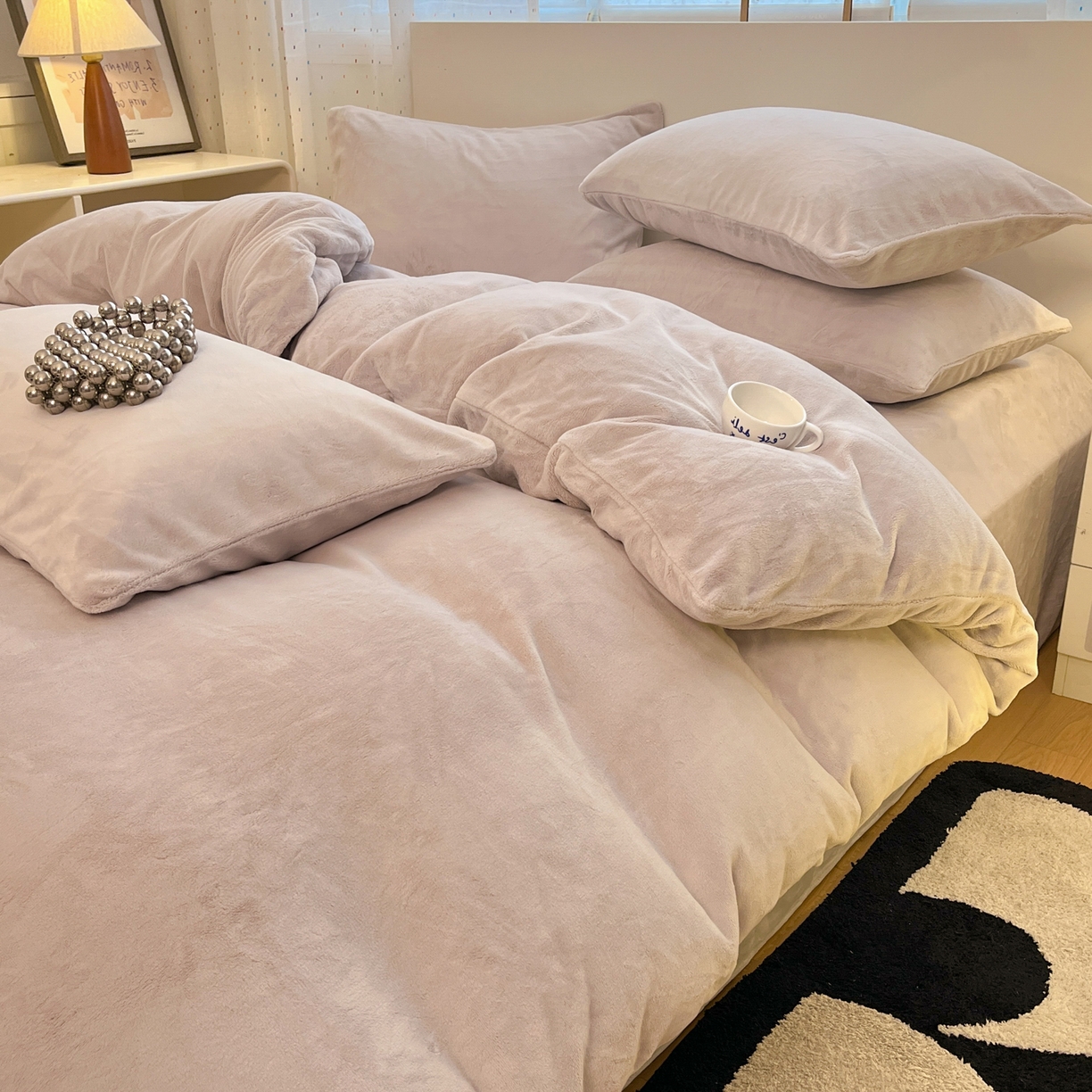 91家纺网 家纺一手货源 找家纺 颜选 2025新款纯色190克牛奶绒四件套 奶油灰