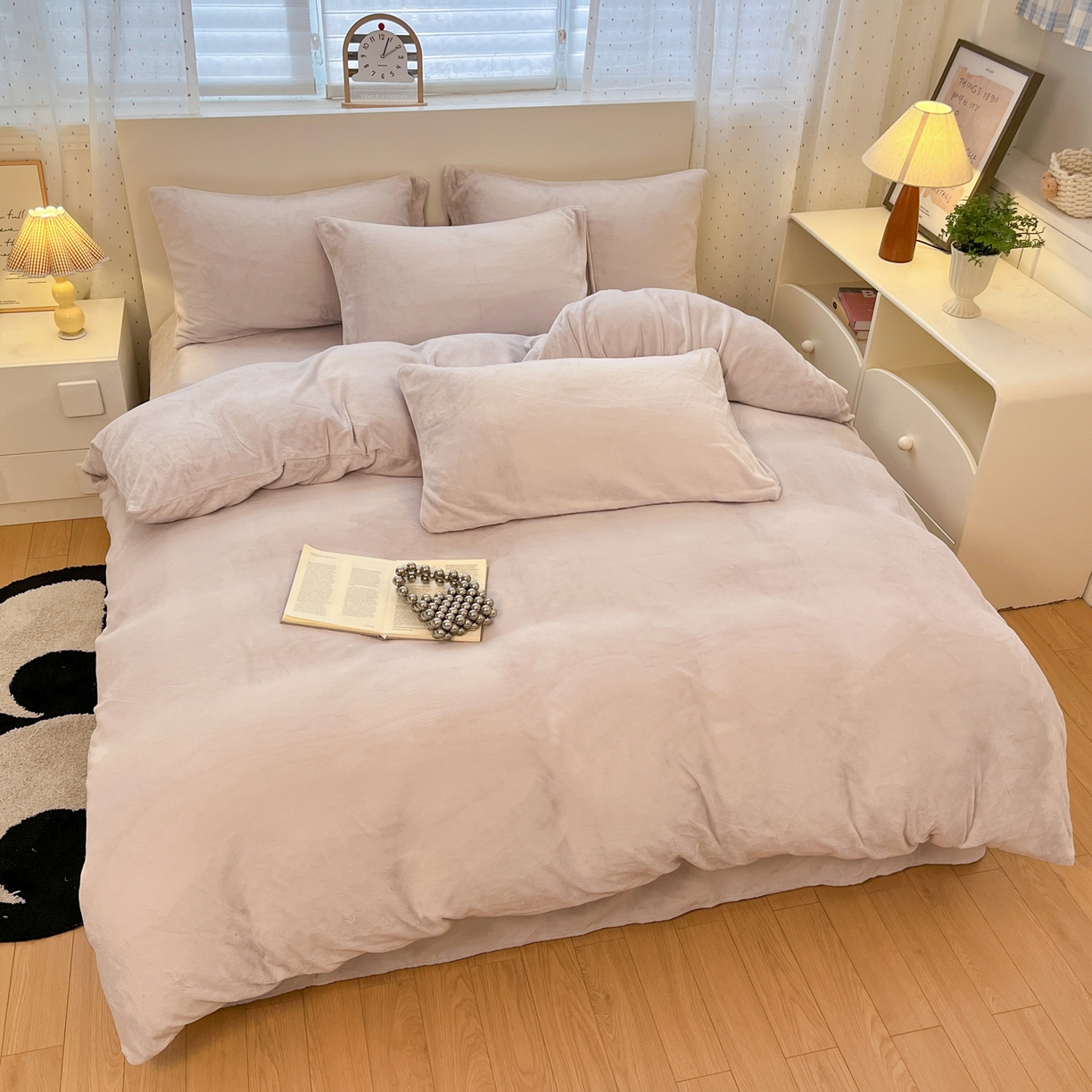 91家纺网 家纺一手货源 找家纺 颜选 2025新款纯色190克牛奶绒四件套 奶油灰