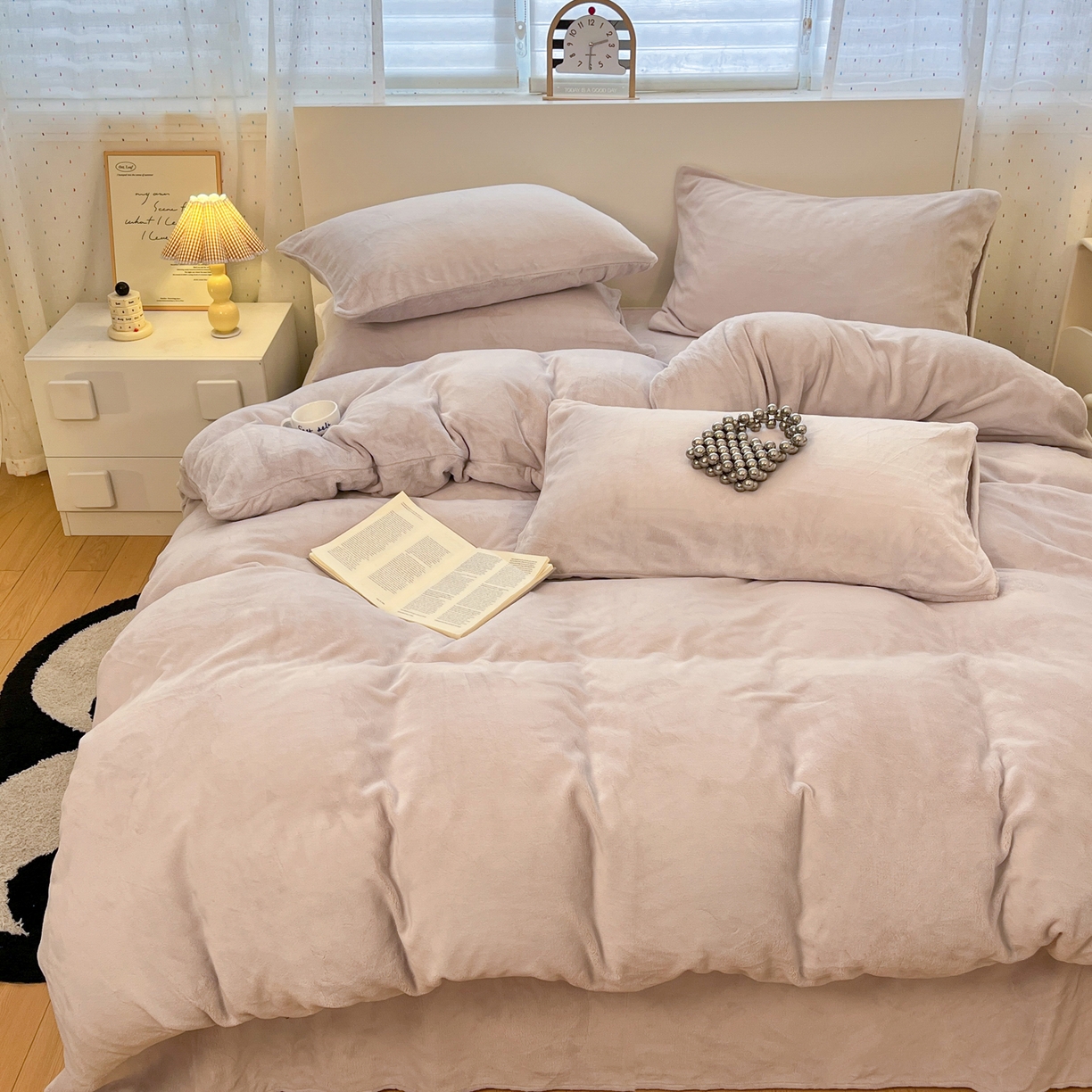 91家纺网 家纺一手货源 找家纺 颜选 2025新款纯色190克牛奶绒四件套 奶油灰