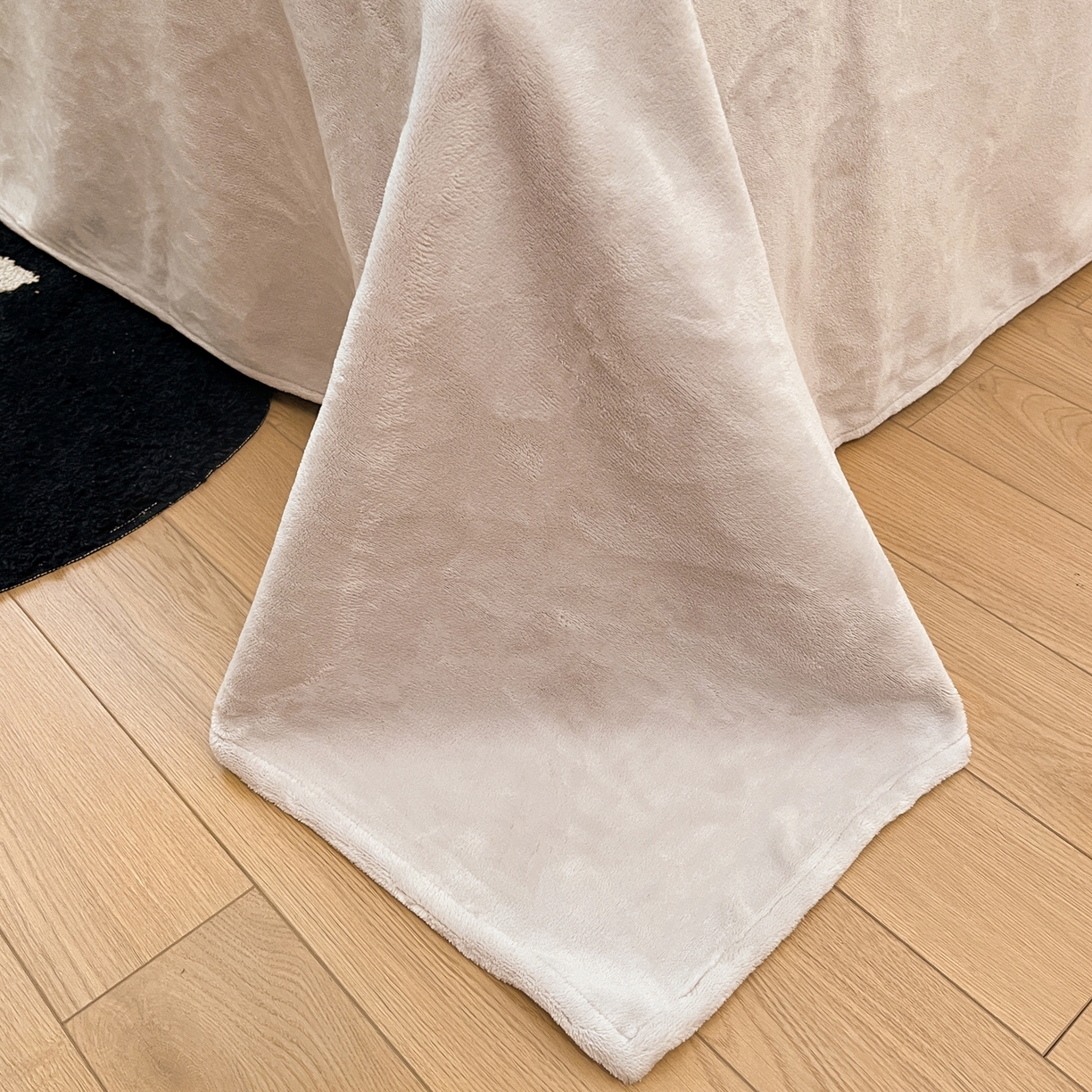 91家纺网 家纺一手货源 找家纺 颜选 2025新款纯色190克牛奶绒四件套 奶油灰