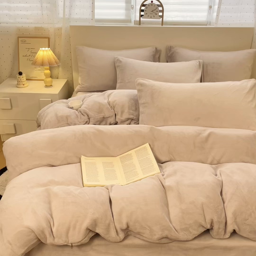 91家纺网 家纺一手货源 找家纺 颜选 2025新款纯色190克牛奶绒四件套 奶油灰