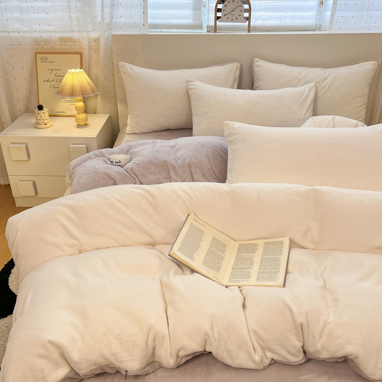 91家纺网 家纺一手货源 找家纺 颜选 2025新款纯色190克牛奶绒四件套 糯糯米灰