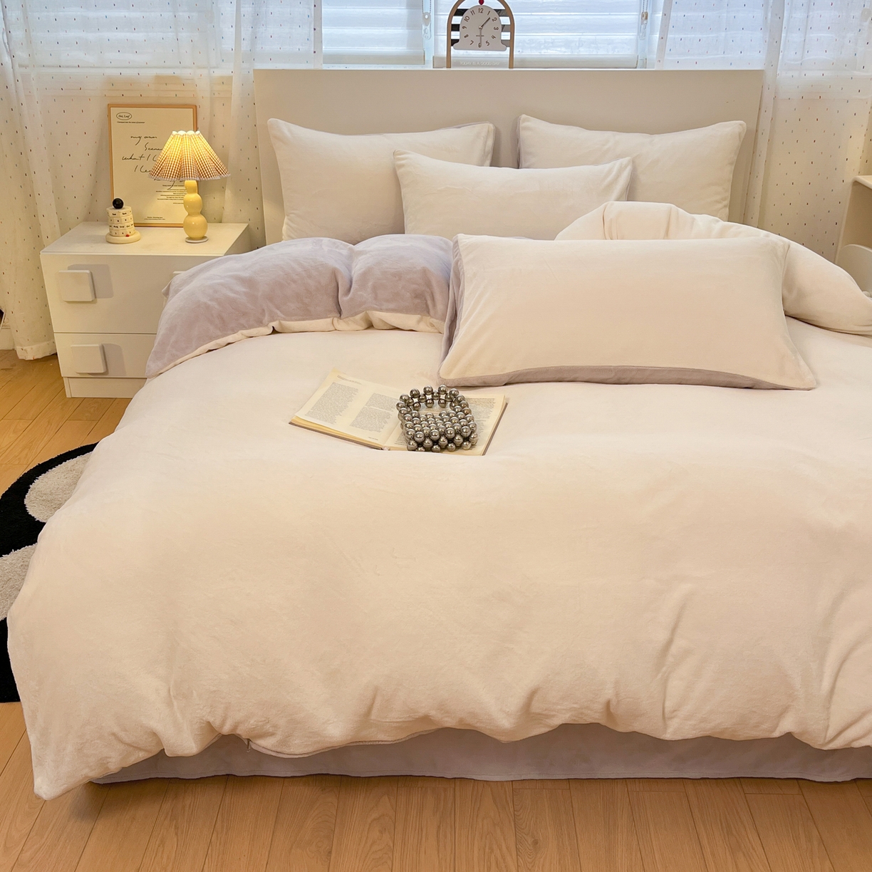 91家纺网 家纺一手货源 找家纺 颜选 2025新款纯色190克牛奶绒四件套 糯糯米灰