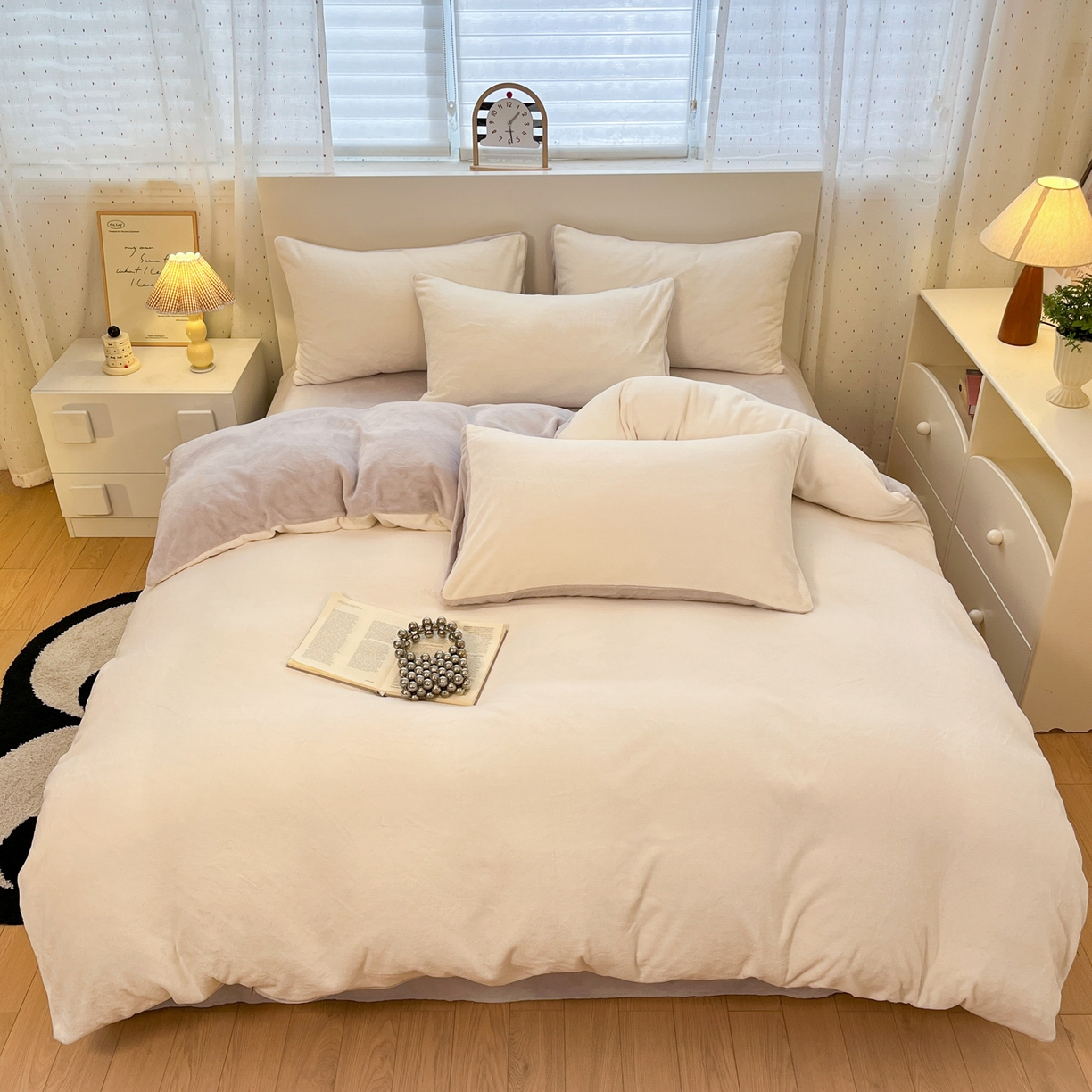 91家纺网 家纺一手货源 找家纺 颜选 2025新款纯色190克牛奶绒四件套 糯糯米灰