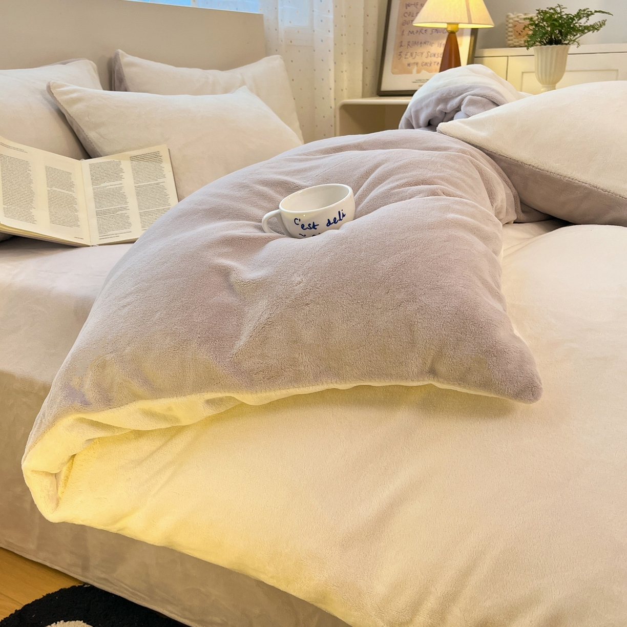 91家纺网 家纺一手货源 找家纺 颜选 2025新款纯色190克牛奶绒四件套 糯糯米灰