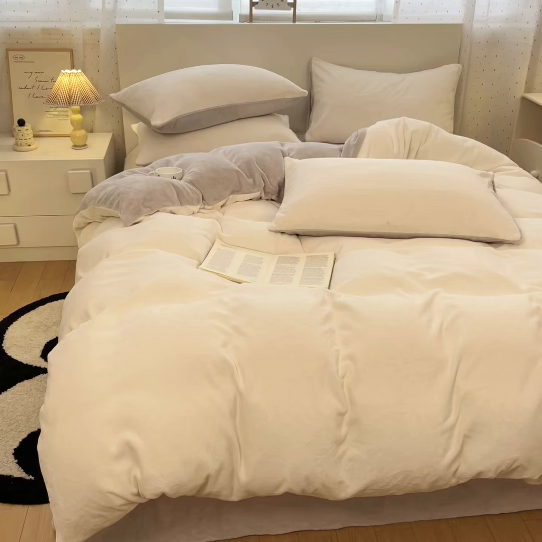 91家纺网 家纺一手货源 找家纺 颜选 2025新款纯色190克牛奶绒四件套 糯糯米灰