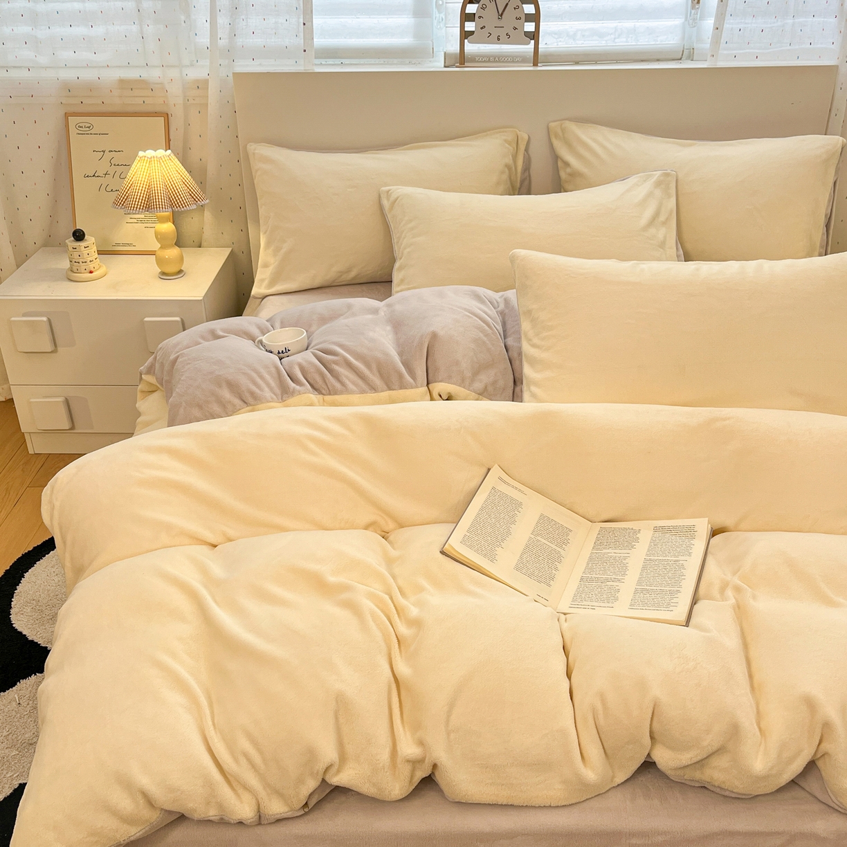 91家纺网 家纺一手货源 找家纺 颜选 2025新款纯色190克牛奶绒四件套 糯糯奶黄咖