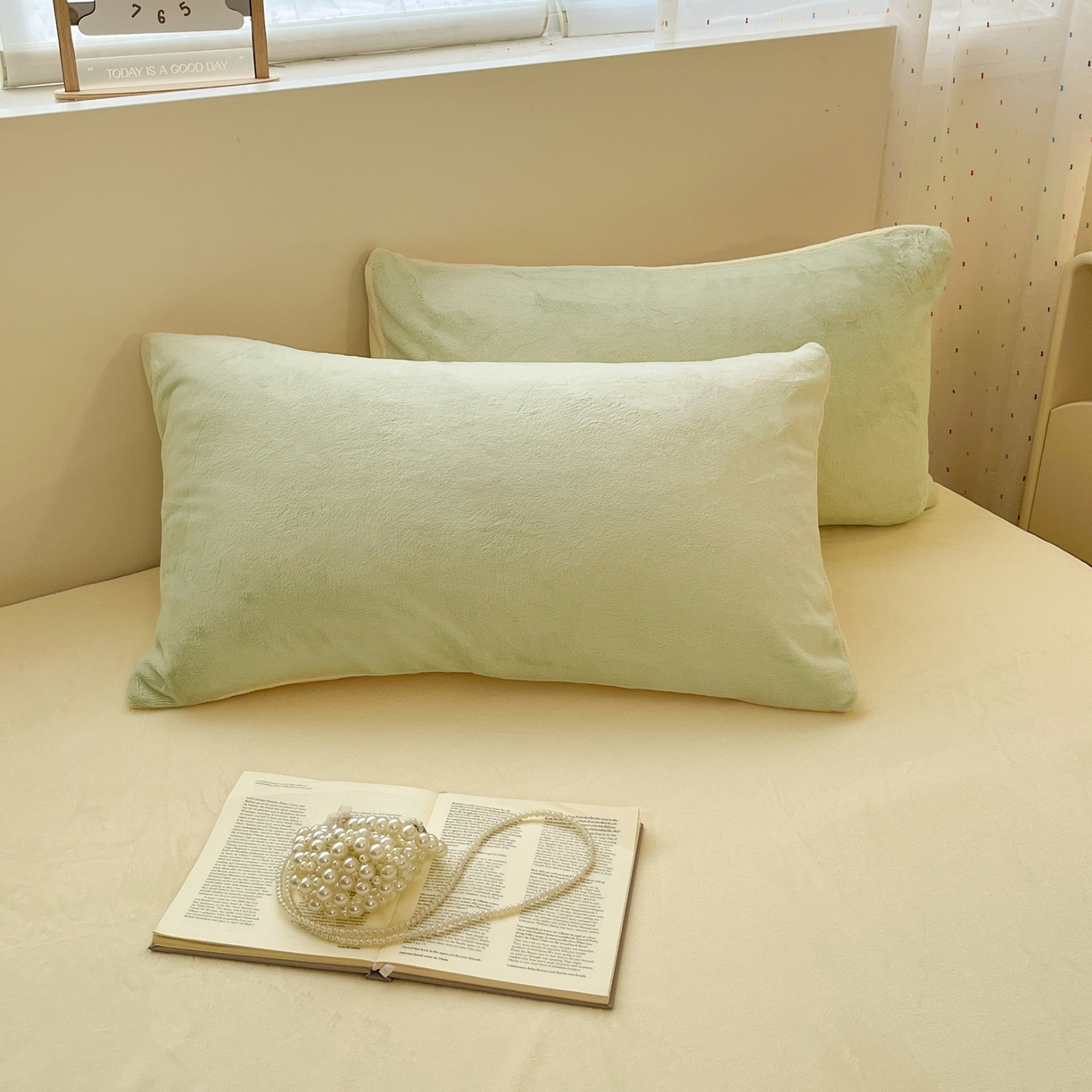 91家纺网 家纺一手货源 找家纺 颜选 2025新款纯色190克牛奶绒四件套 糯糯奶绿黄