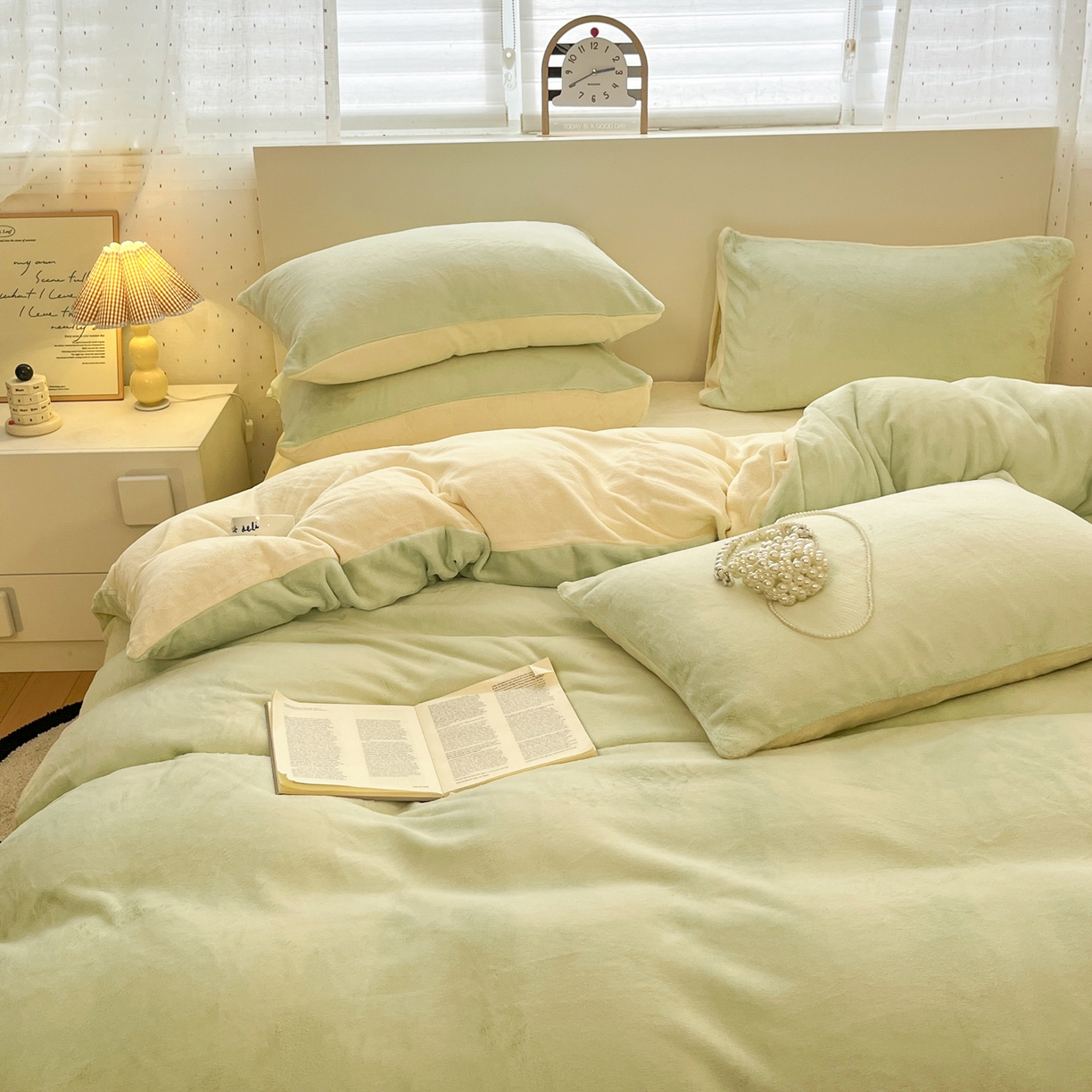 91家纺网 家纺一手货源 找家纺 颜选 2025新款纯色190克牛奶绒四件套 糯糯奶绿黄