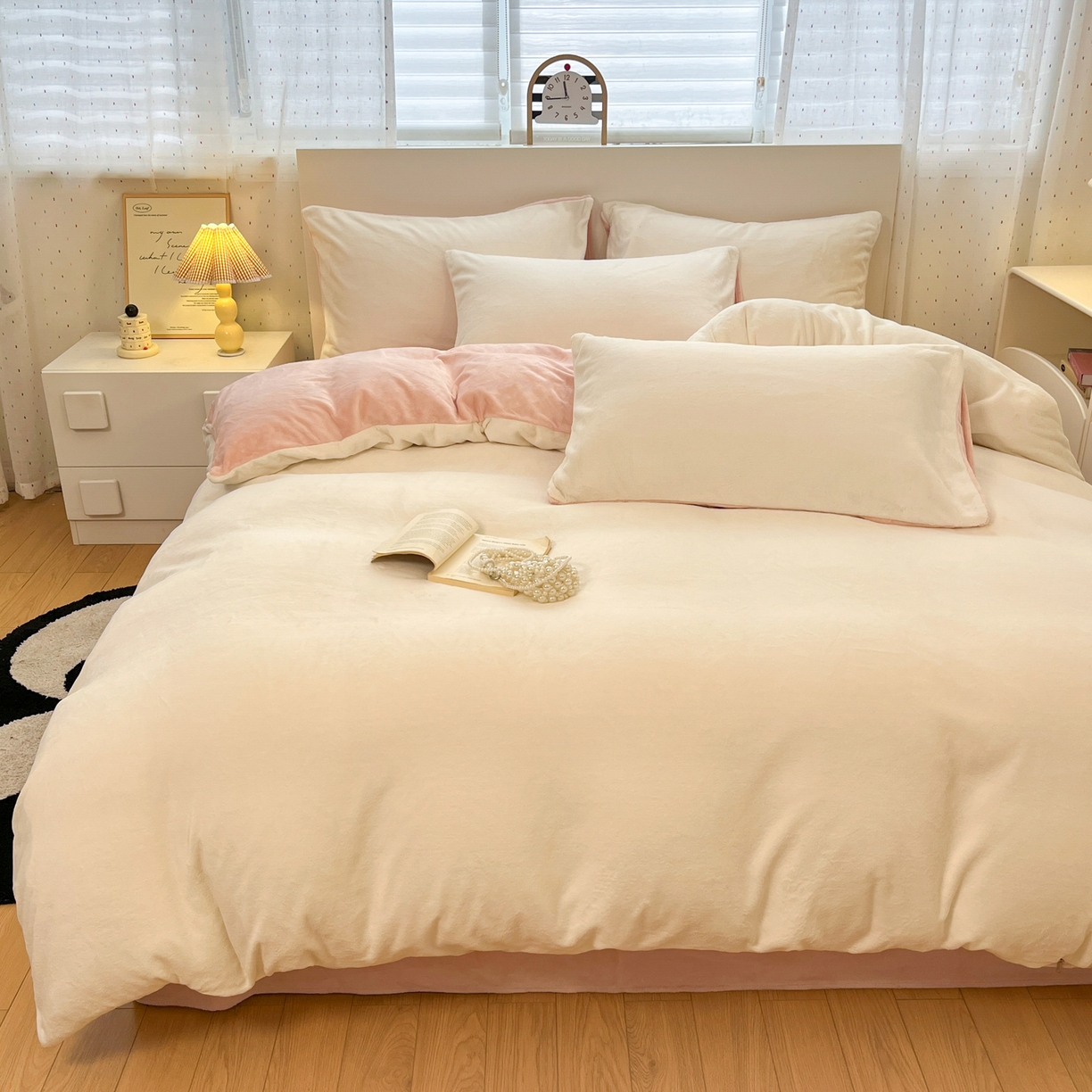 91家纺网 家纺一手货源 找家纺 颜选 2025新款纯色190克牛奶绒四件套 玉黄奶昔