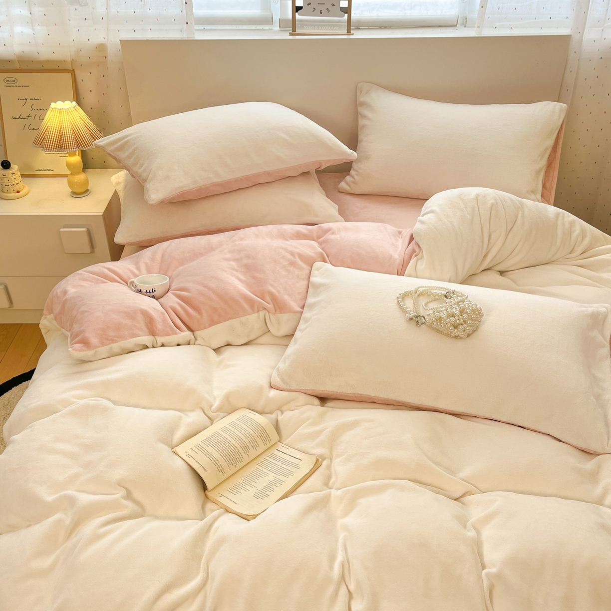 91家纺网 家纺一手货源 找家纺 颜选 2025新款纯色190克牛奶绒四件套 玉黄奶昔