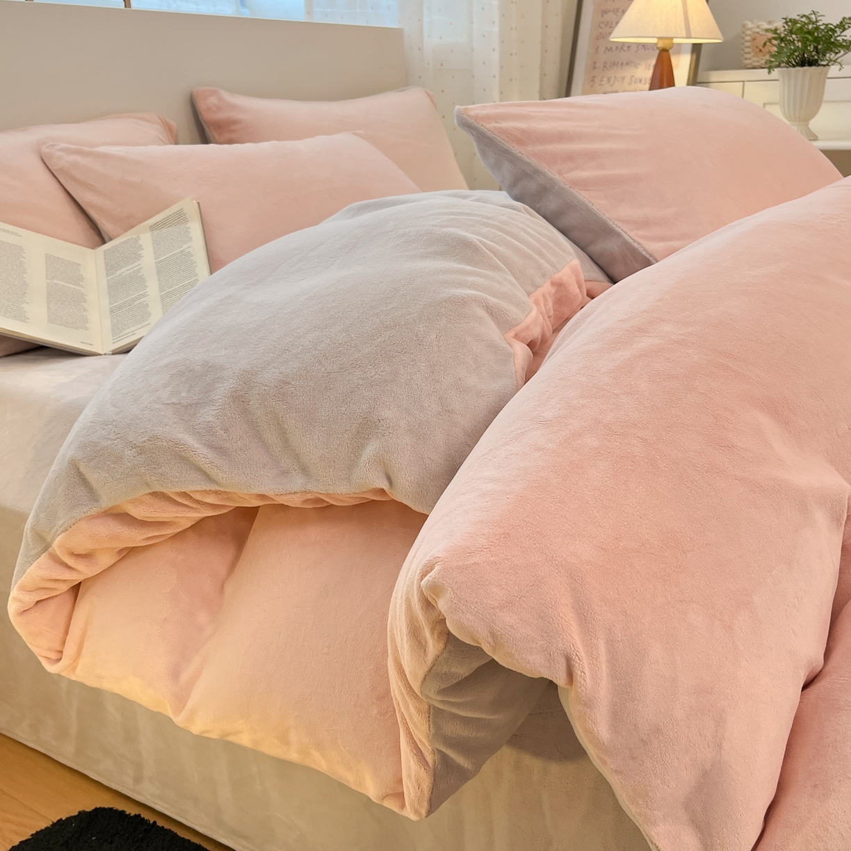 91家纺网 家纺一手货源 找家纺 颜选 2025新款纯色190克牛奶绒四件套 玉灰奶油