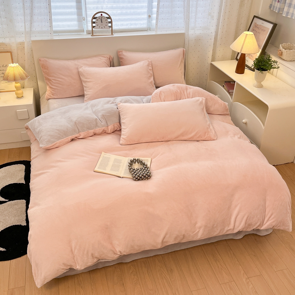 91家纺网 家纺一手货源 找家纺 颜选 2025新款纯色190克牛奶绒四件套 玉灰奶油