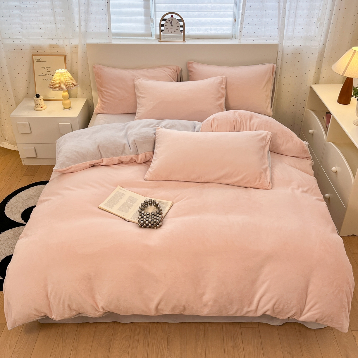 91家纺网 家纺一手货源 找家纺 颜选 2025新款纯色190克牛奶绒四件套 玉灰奶油