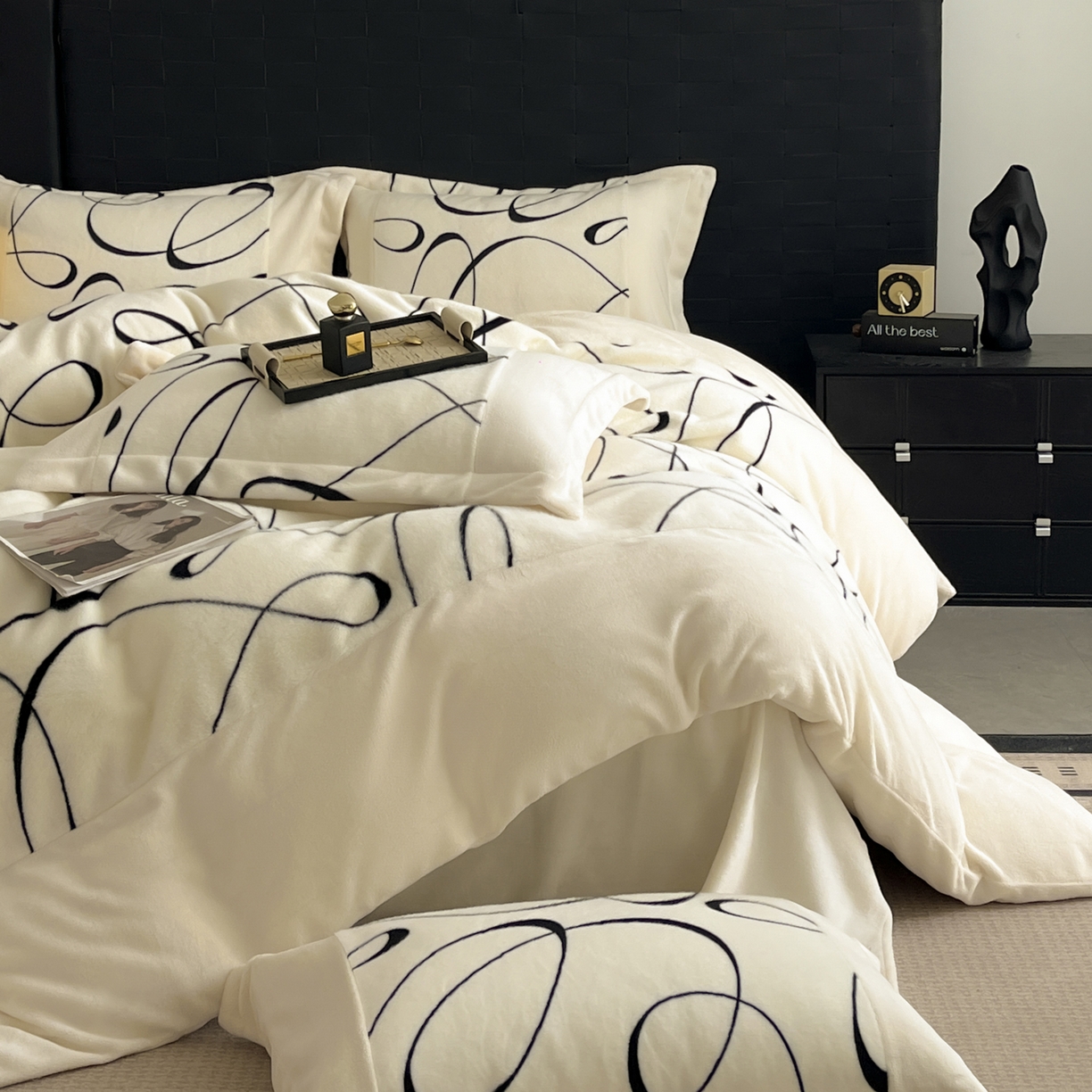 91家纺网 家纺一手货源 找家纺 （总）羚羊语家纺 2025新款轻奢风雪貂绒牛奶绒四件套大拼角工艺貂毛绒升级款兔毛绒现代简约轻奢风三件套-左岸河畔