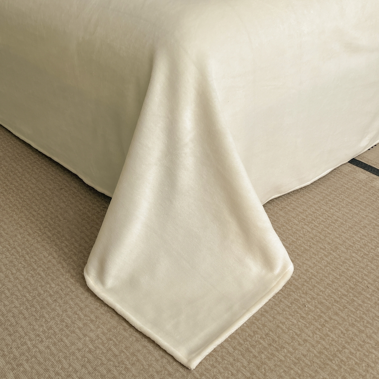 91家纺网 家纺一手货源 找家纺 （总）羚羊语家纺 2025新款轻奢风雪貂绒牛奶绒四件套大拼角工艺貂毛绒升级款兔毛绒现代简约轻奢风三件套-左岸河畔