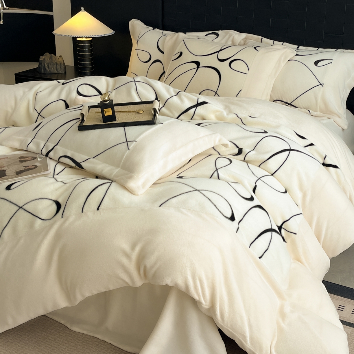 羚羊语家纺 2025新款轻奢风雪貂绒牛奶绒四件套大拼角工艺貂毛绒升级款兔毛绒现代简约轻奢风三件套-左岸河畔 雪貂绒-影几何