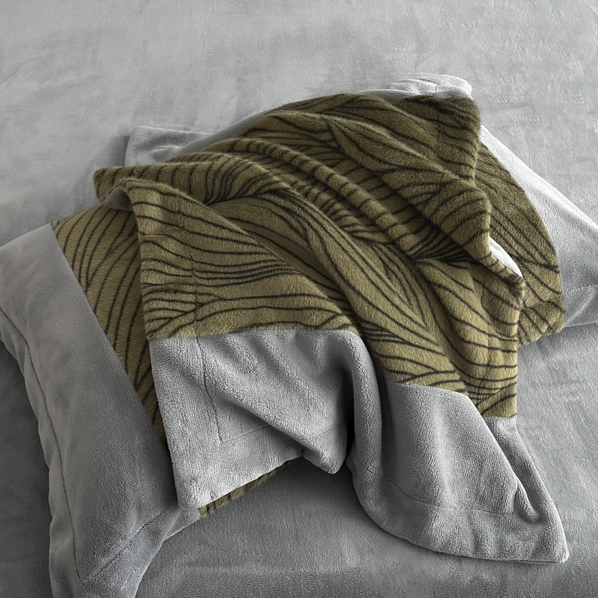 91家纺网 家纺一手货源 找家纺 羚羊语家纺 2025新款轻奢风雪貂绒牛奶绒四件套大拼角工艺貂毛绒升级款兔毛绒现代简约轻奢风三件套-左岸河畔 雪貂绒-尘光集