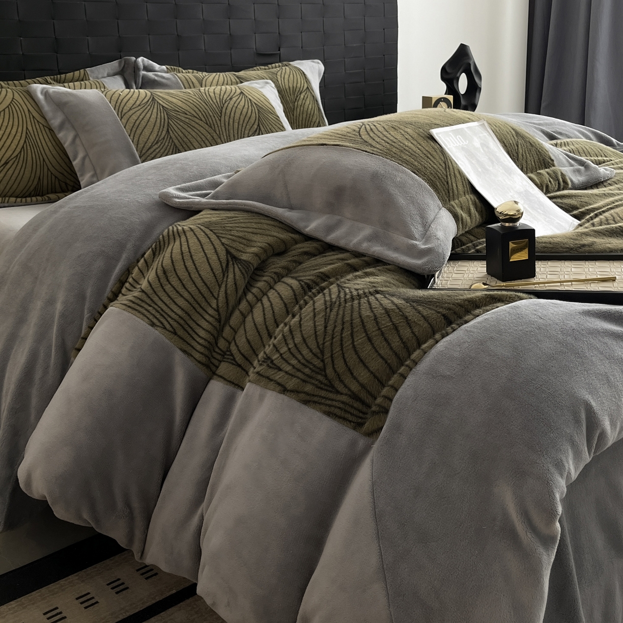 91家纺网 家纺一手货源 找家纺 羚羊语家纺 2025新款轻奢风雪貂绒牛奶绒四件套大拼角工艺貂毛绒升级款兔毛绒现代简约轻奢风三件套-左岸河畔 雪貂绒-尘光集