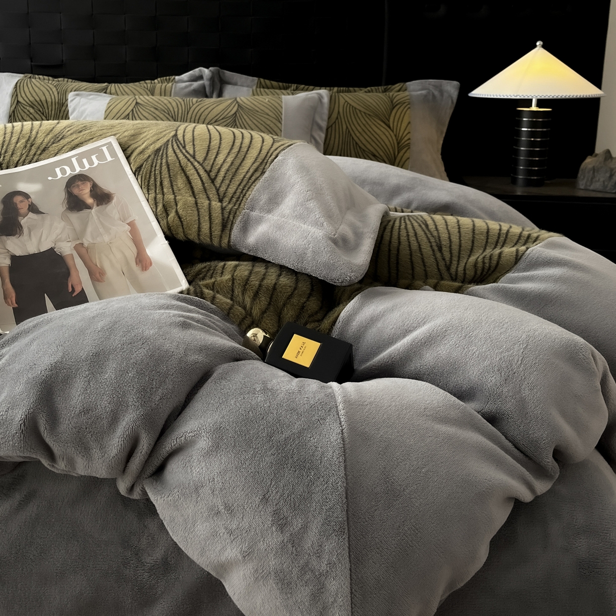 91家纺网 家纺一手货源 找家纺 羚羊语家纺 2025新款轻奢风雪貂绒牛奶绒四件套大拼角工艺貂毛绒升级款兔毛绒现代简约轻奢风三件套-左岸河畔 雪貂绒-尘光集