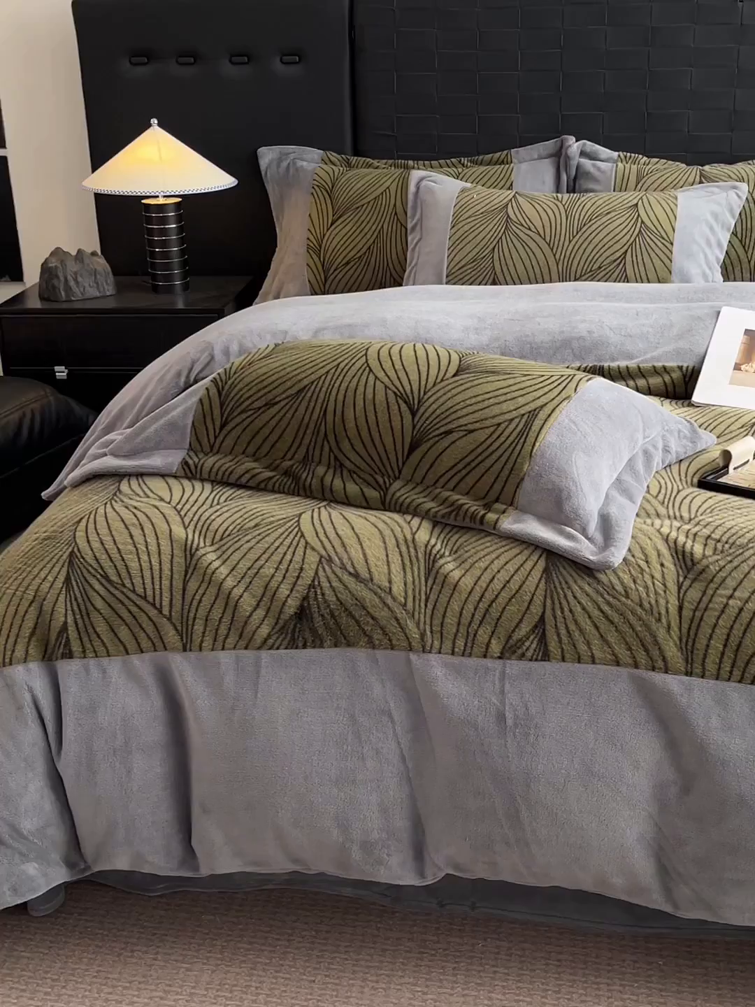 91家纺网 家纺一手货源 找家纺 羚羊语家纺 2025新款轻奢风雪貂绒牛奶绒四件套大拼角工艺貂毛绒升级款兔毛绒现代简约轻奢风三件套-左岸河畔 雪貂绒-尘光集