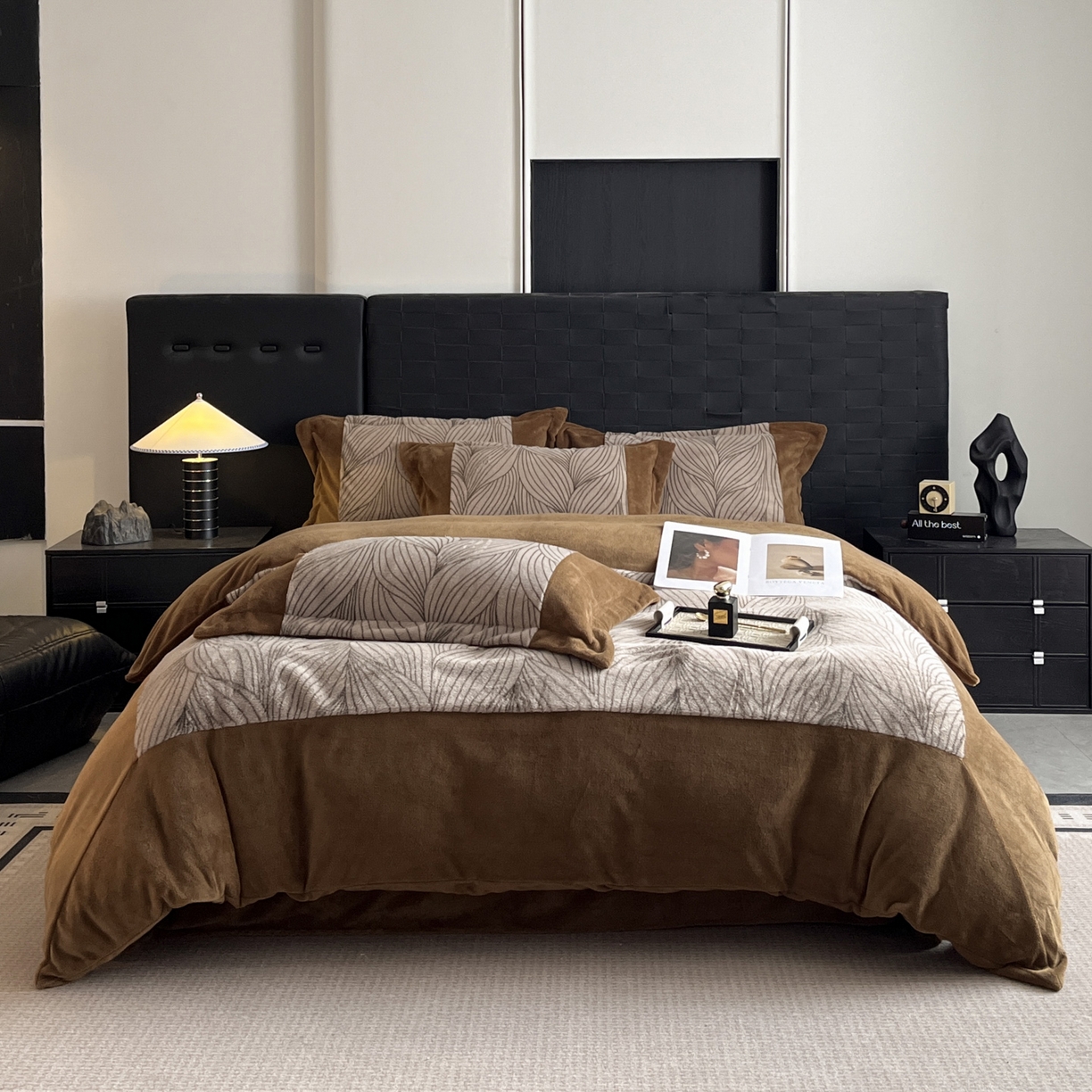 91家纺网 家纺一手货源 找家纺 羚羊语家纺 2025新款轻奢风雪貂绒牛奶绒四件套大拼角工艺貂毛绒升级款兔毛绒现代简约轻奢风三件套-左岸河畔 雪貂绒-珀影调