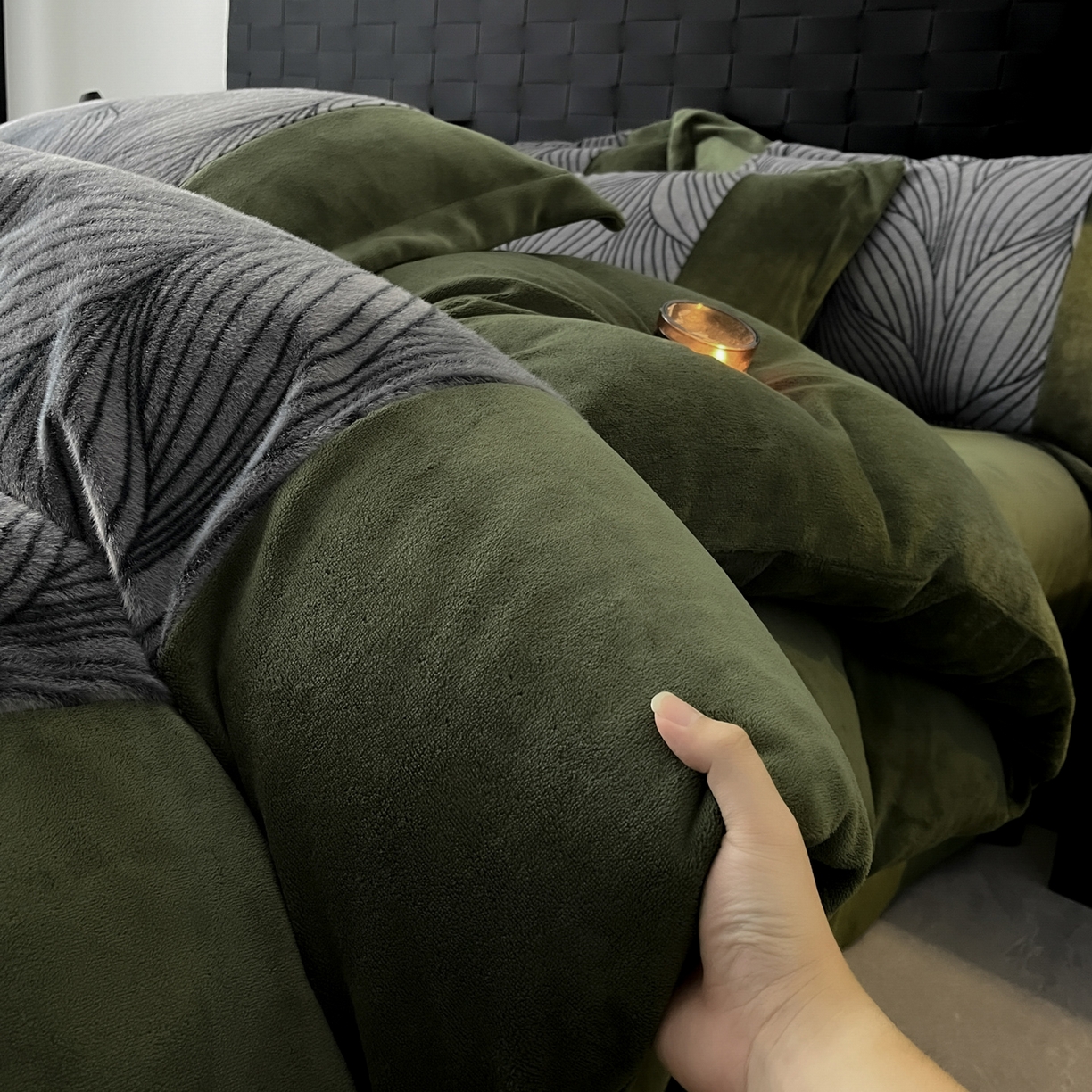 91家纺网 家纺一手货源 找家纺 羚羊语家纺 2025新款轻奢风雪貂绒牛奶绒四件套大拼角工艺貂毛绒升级款兔毛绒现代简约轻奢风三件套-左岸河畔 雪貂绒-松间谧