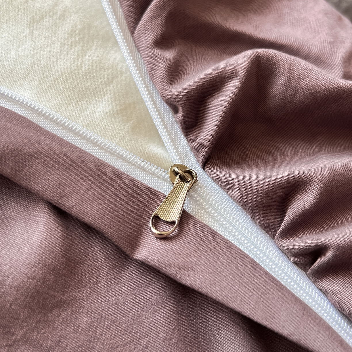 91家纺网 家纺一手货源 找家纺 豫见家纺 2025新款云感棉花边四件套 巴洛克之恋咖