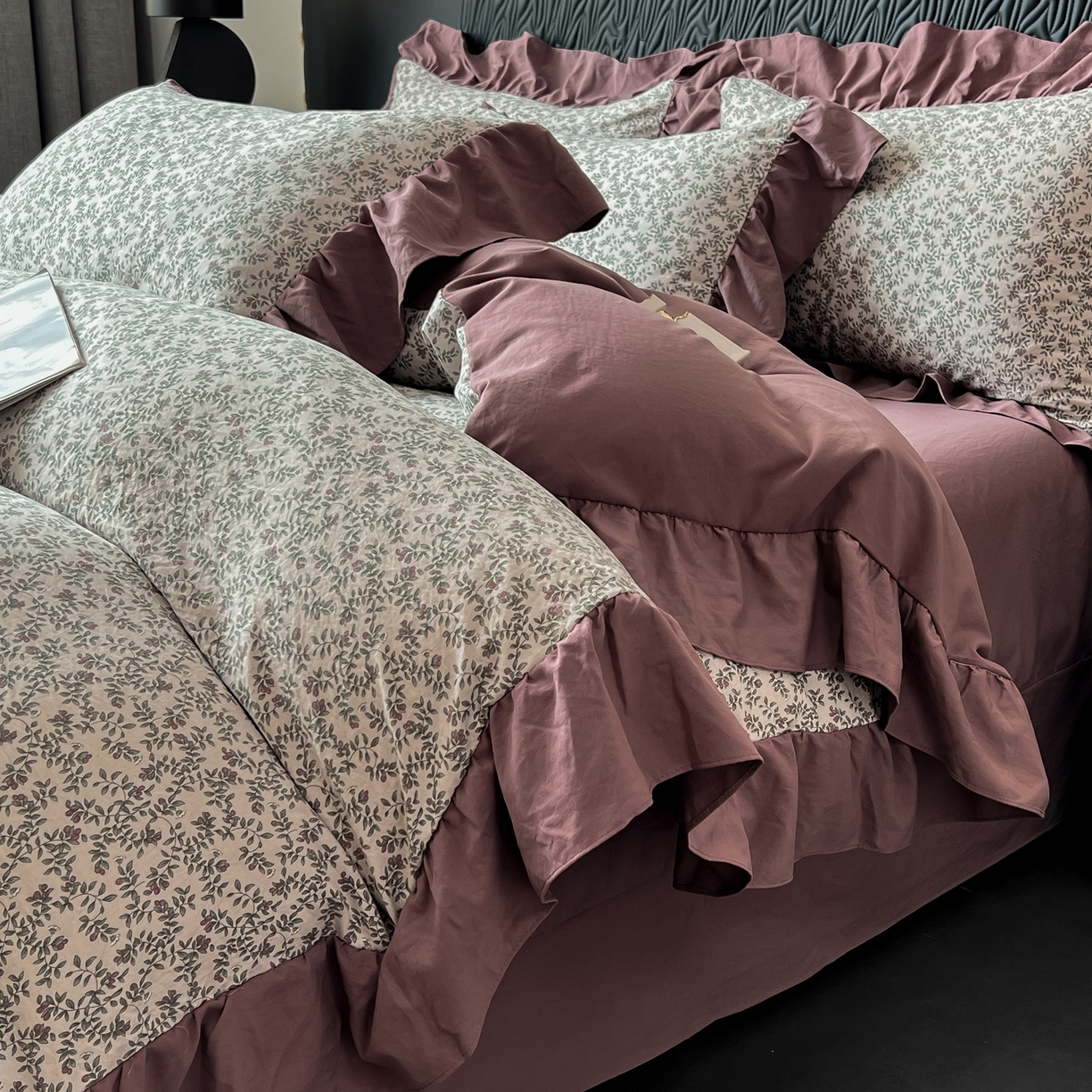 91家纺网 家纺一手货源 找家纺 豫见家纺 2025新款云感棉花边四件套 庭院春深