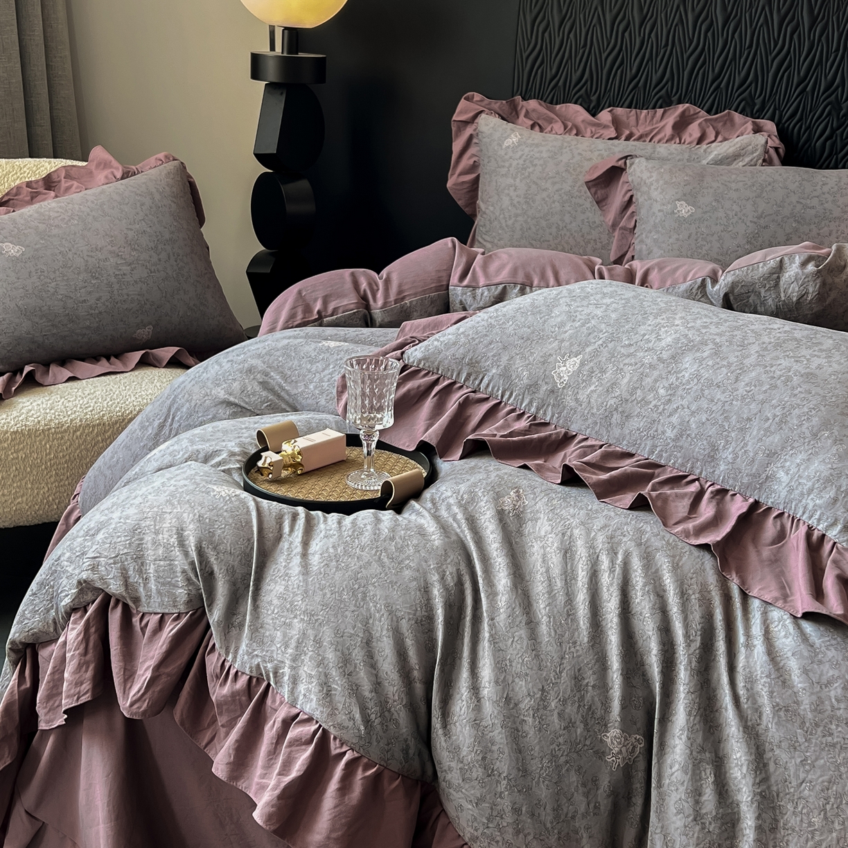 91家纺网 家纺一手货源 找家纺 豫见家纺 2025新款云感棉花边四件套 巴洛克之恋咖