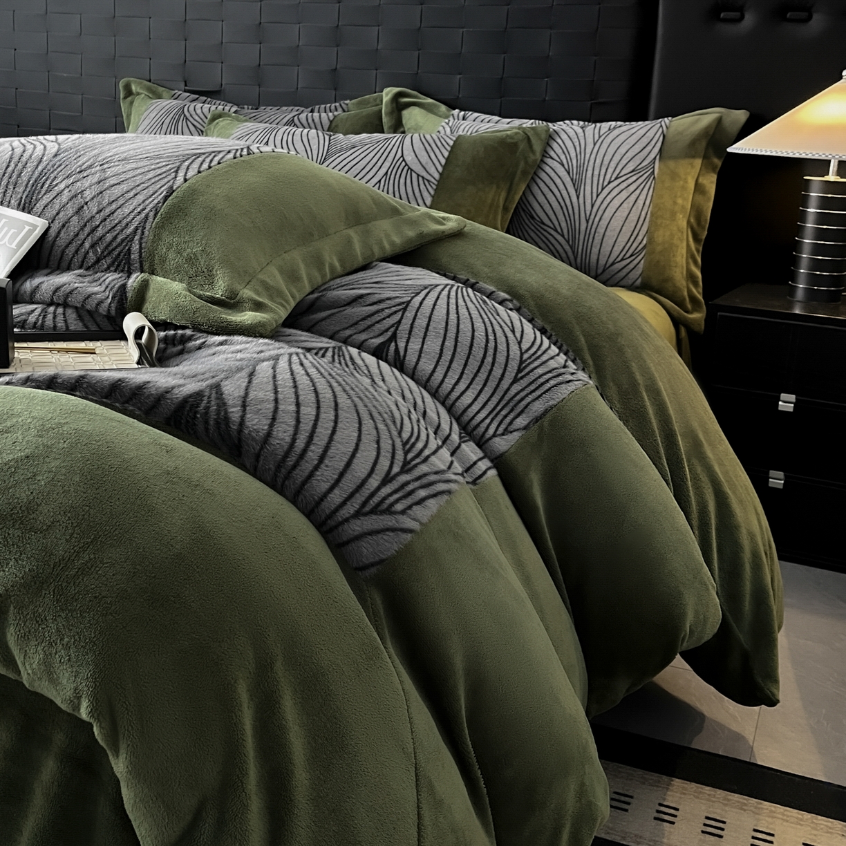 91家纺网 家纺一手货源 找家纺 羚羊语家纺 2025新款轻奢风雪貂绒牛奶绒四件套大拼角工艺貂毛绒升级款兔毛绒现代简约轻奢风三件套-左岸河畔 雪貂绒-松间谧