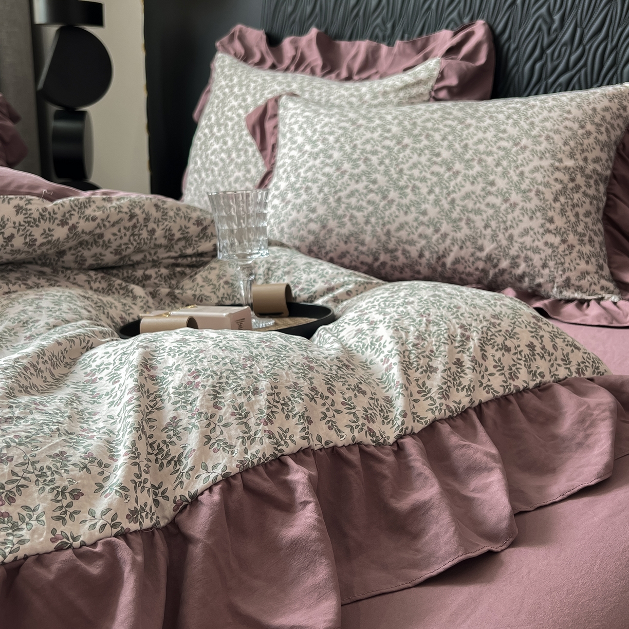 91家纺网 家纺一手货源 找家纺 豫见家纺 2025新款云感棉花边四件套 庭院春深