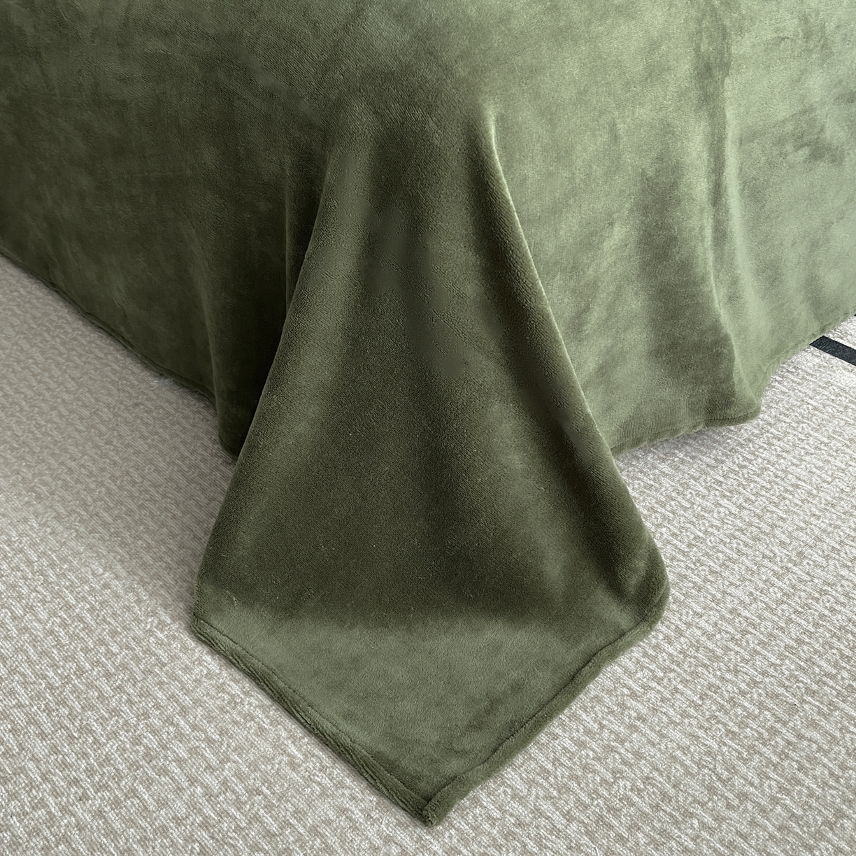 91家纺网 家纺一手货源 找家纺 羚羊语家纺 2025新款轻奢风雪貂绒牛奶绒四件套大拼角工艺貂毛绒升级款兔毛绒现代简约轻奢风三件套-左岸河畔 雪貂绒-松间谧