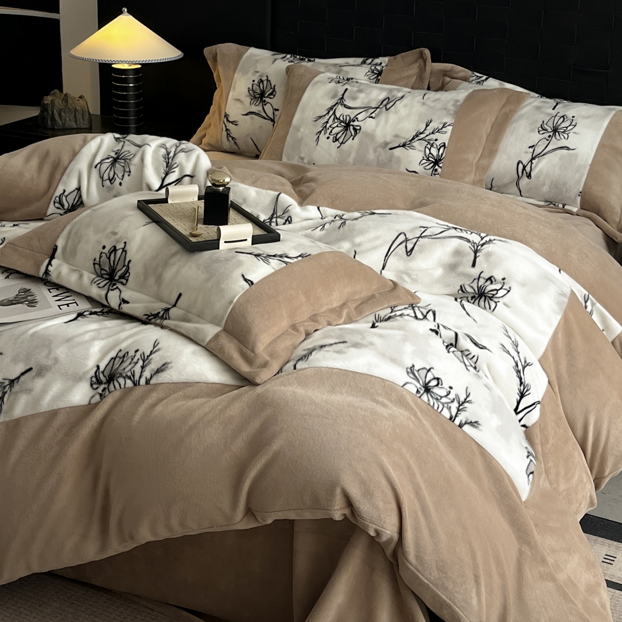 羚羊语家纺 2025新款轻奢风雪貂绒牛奶绒四件套大拼角工艺貂毛绒升级款兔毛绒现代简约轻奢风三件套-左岸河畔 雪貂绒-柔疏影