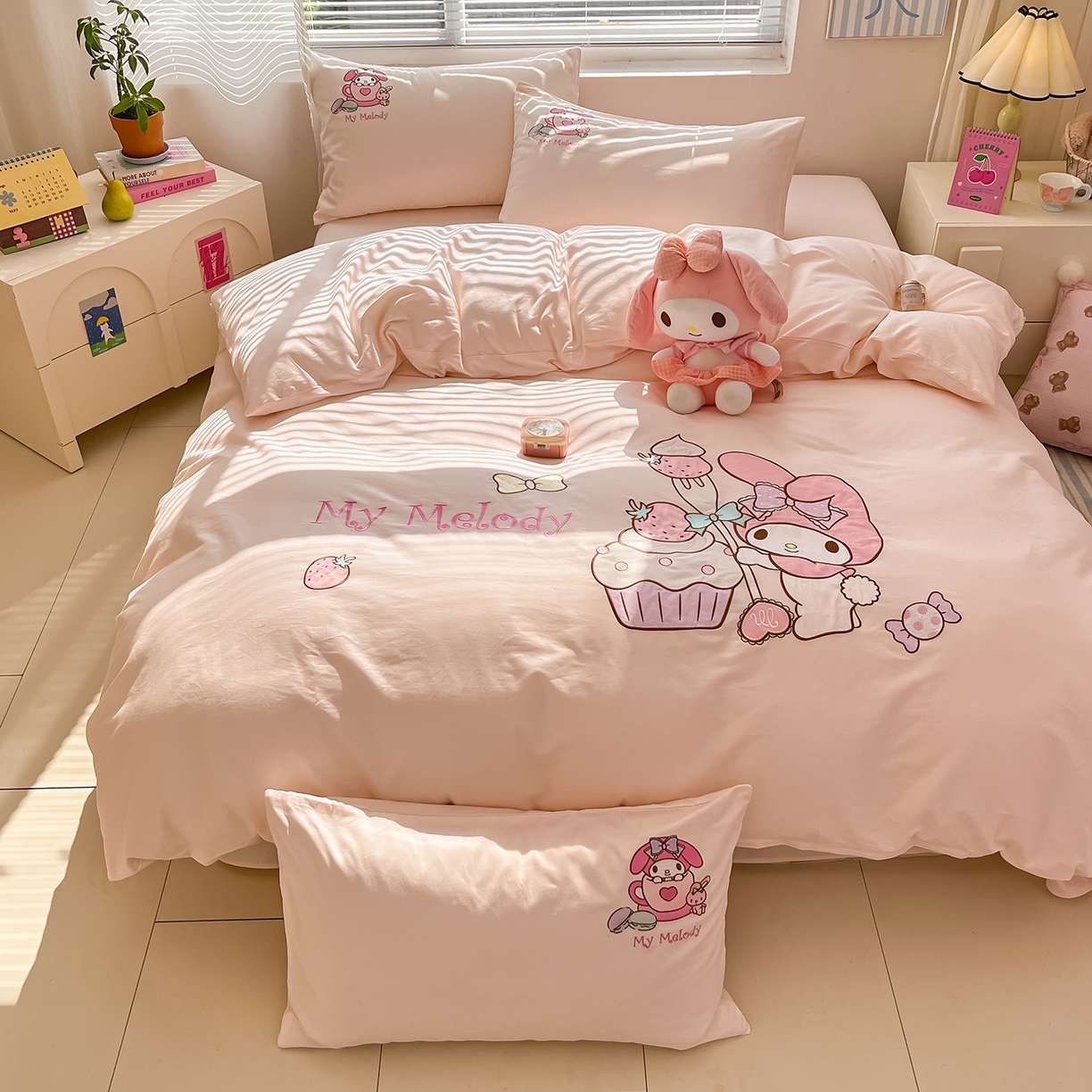 91家纺网 家纺一手货源 找家纺 （总）蓝邻家纺 2025年新款全棉纯棉云柔棉三丽鸥刺绣四件套系列