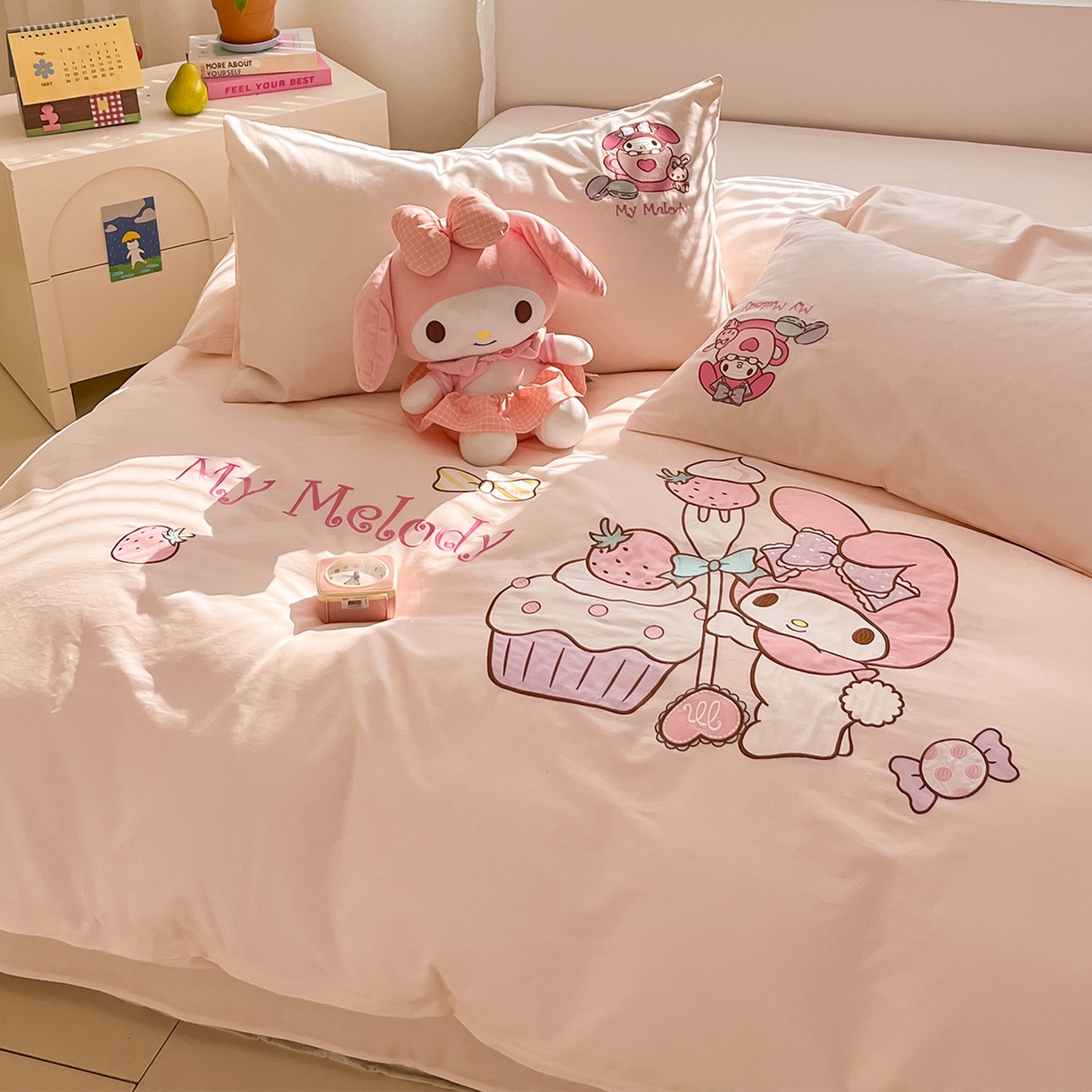 91家纺网 家纺一手货源 找家纺 蓝邻家纺 2025年新款全棉纯棉云柔棉三丽鸥刺绣四件套系列 泡芙美乐蒂