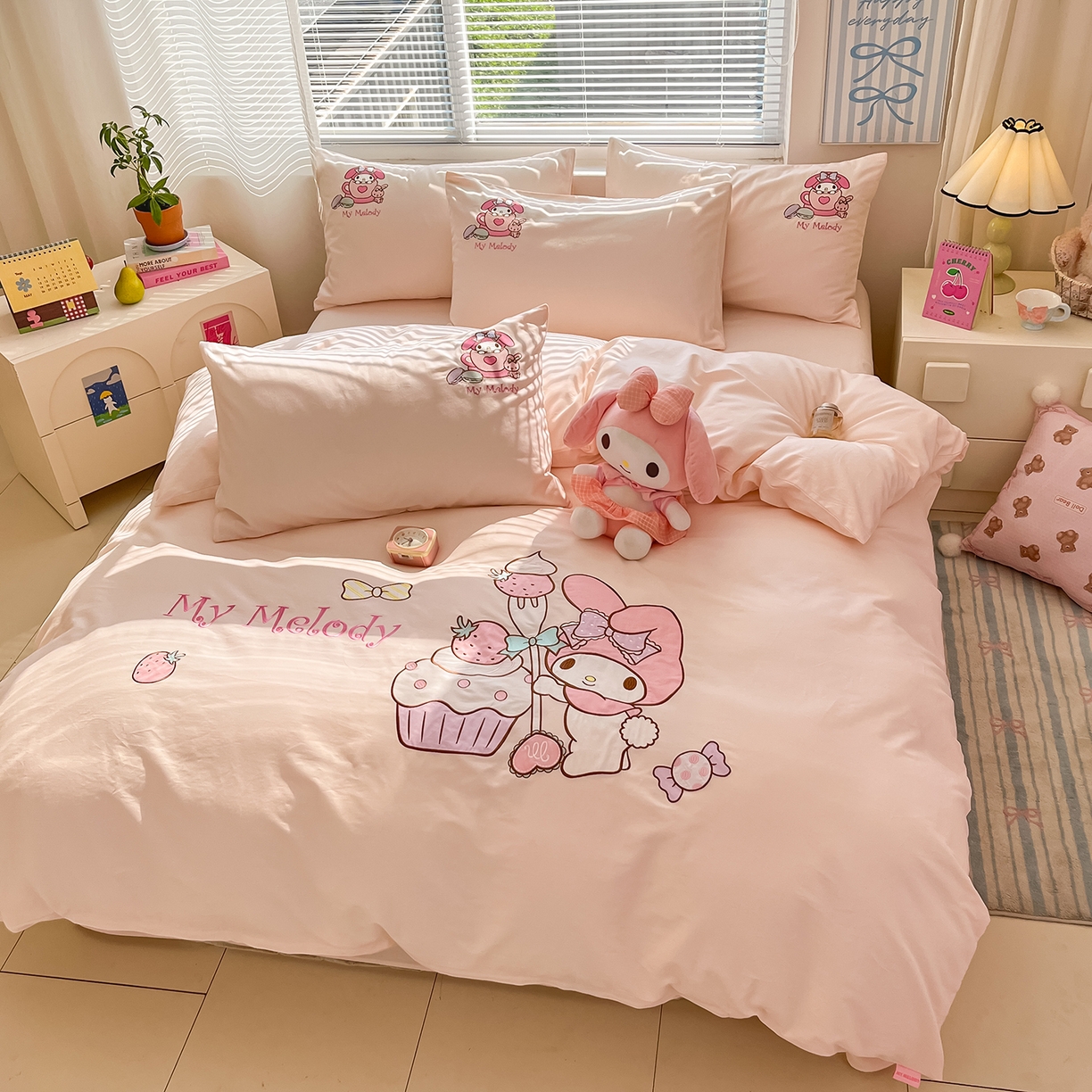 91家纺网 家纺一手货源 找家纺 蓝邻家纺 2025年新款全棉纯棉云柔棉三丽鸥刺绣四件套系列 泡芙美乐蒂