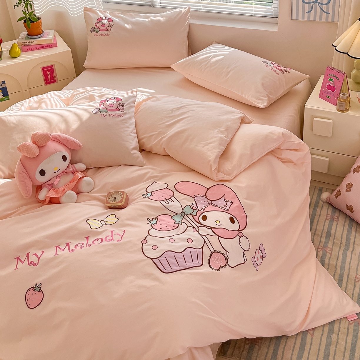 91家纺网 家纺一手货源 找家纺 蓝邻家纺 2025年新款全棉纯棉云柔棉三丽鸥刺绣四件套系列 泡芙美乐蒂