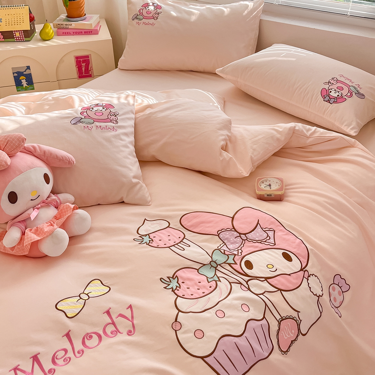 91家纺网 家纺一手货源 找家纺 蓝邻家纺 2025年新款全棉纯棉云柔棉三丽鸥刺绣四件套系列 泡芙美乐蒂