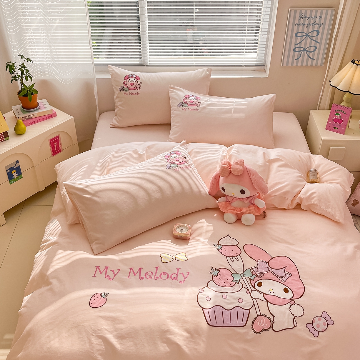 91家纺网 家纺一手货源 找家纺 蓝邻家纺 2025年新款全棉纯棉云柔棉三丽鸥刺绣四件套系列 泡芙美乐蒂